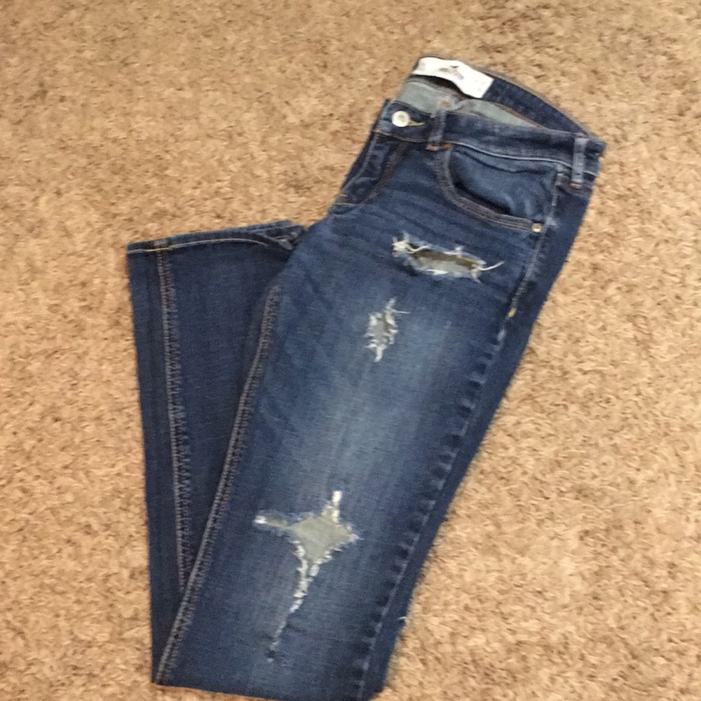 Great pair of women’s Hollister jeans. Size 7L